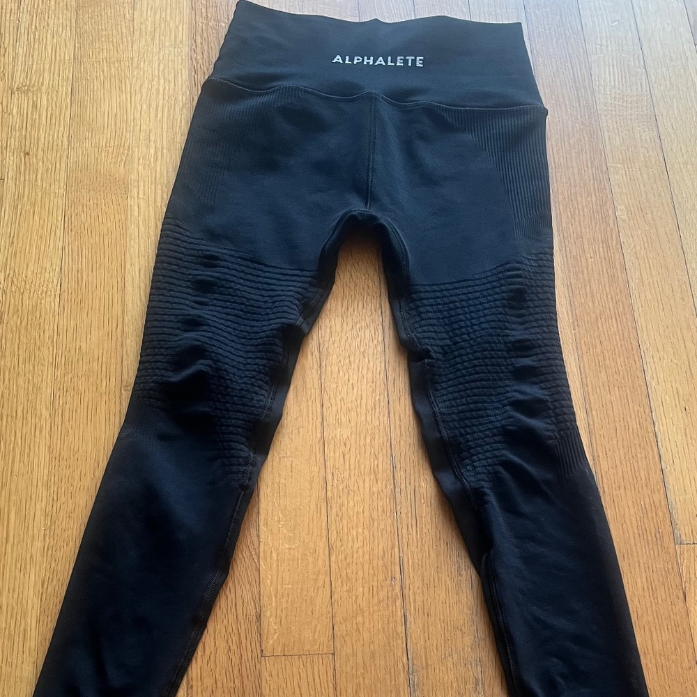 Alphalete Halo leggings in Black size M